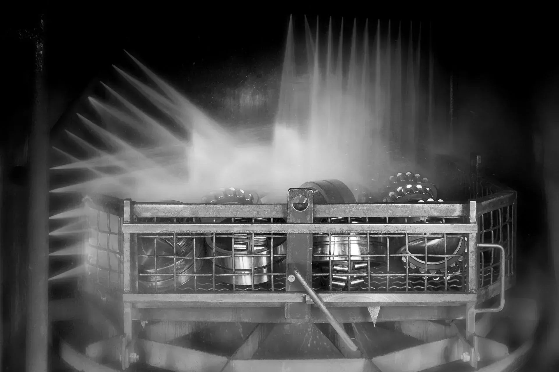 Machine de nettoyage de l'intérieur dans laquelle le métal est nettoyé