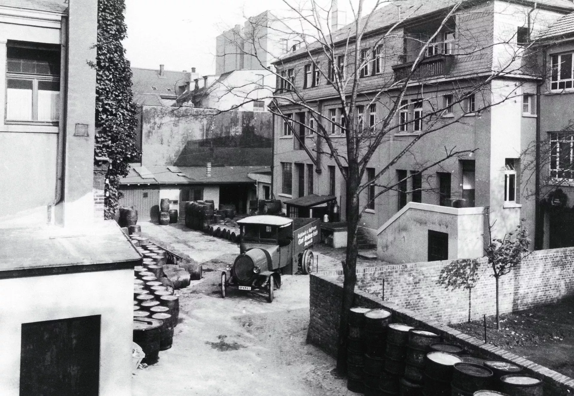 Ancien site de l'usine en noir et blanc