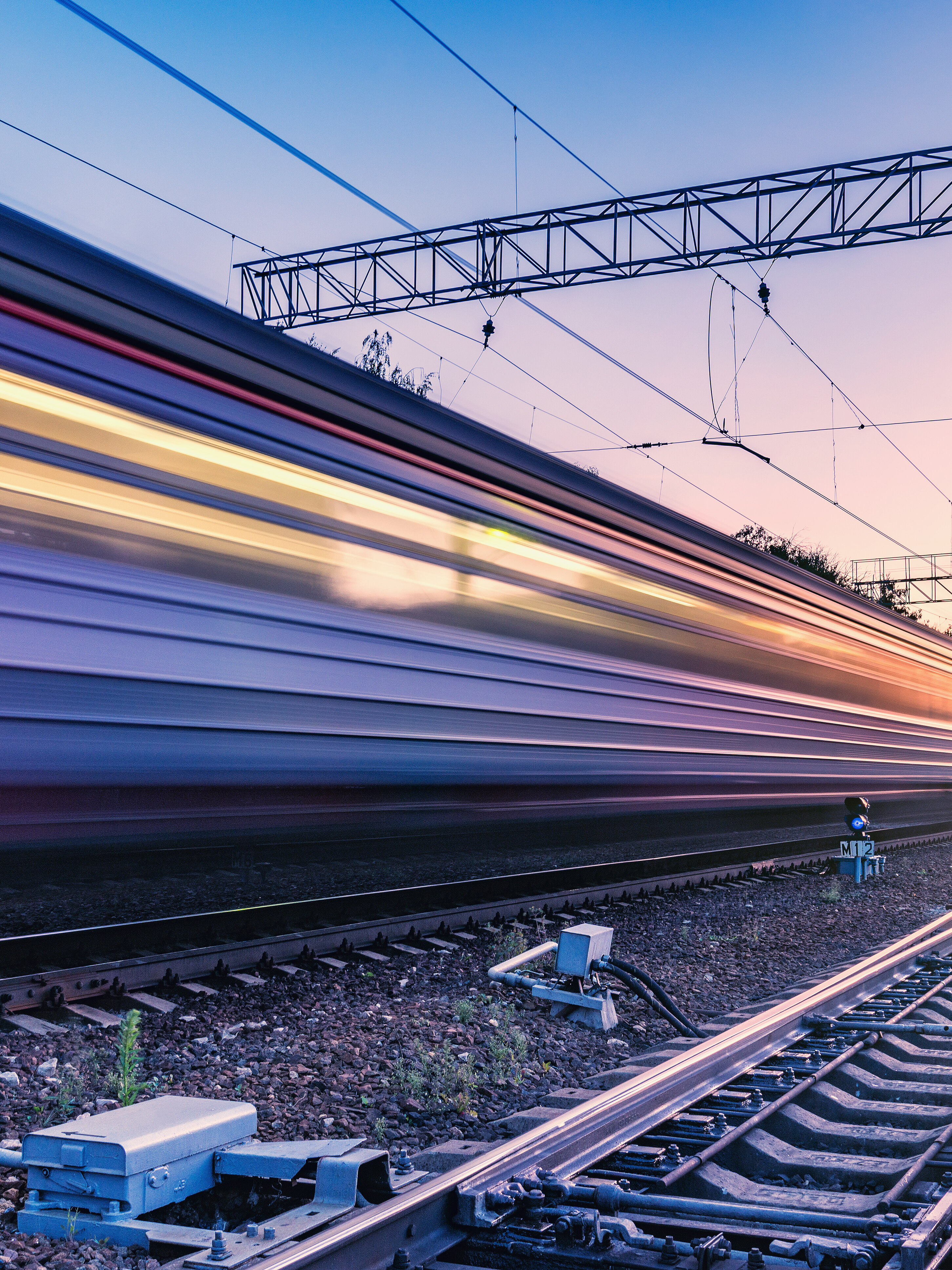 Schneller Zug auf Schienen