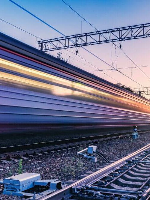 Schneller Zug auf Schienen