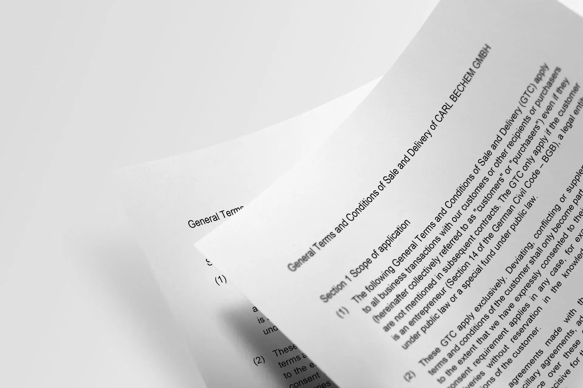 Deux feuilles avec des écrits contractuels