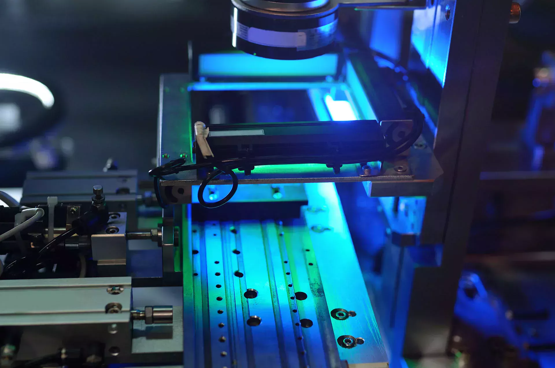 Machine for UV indicator